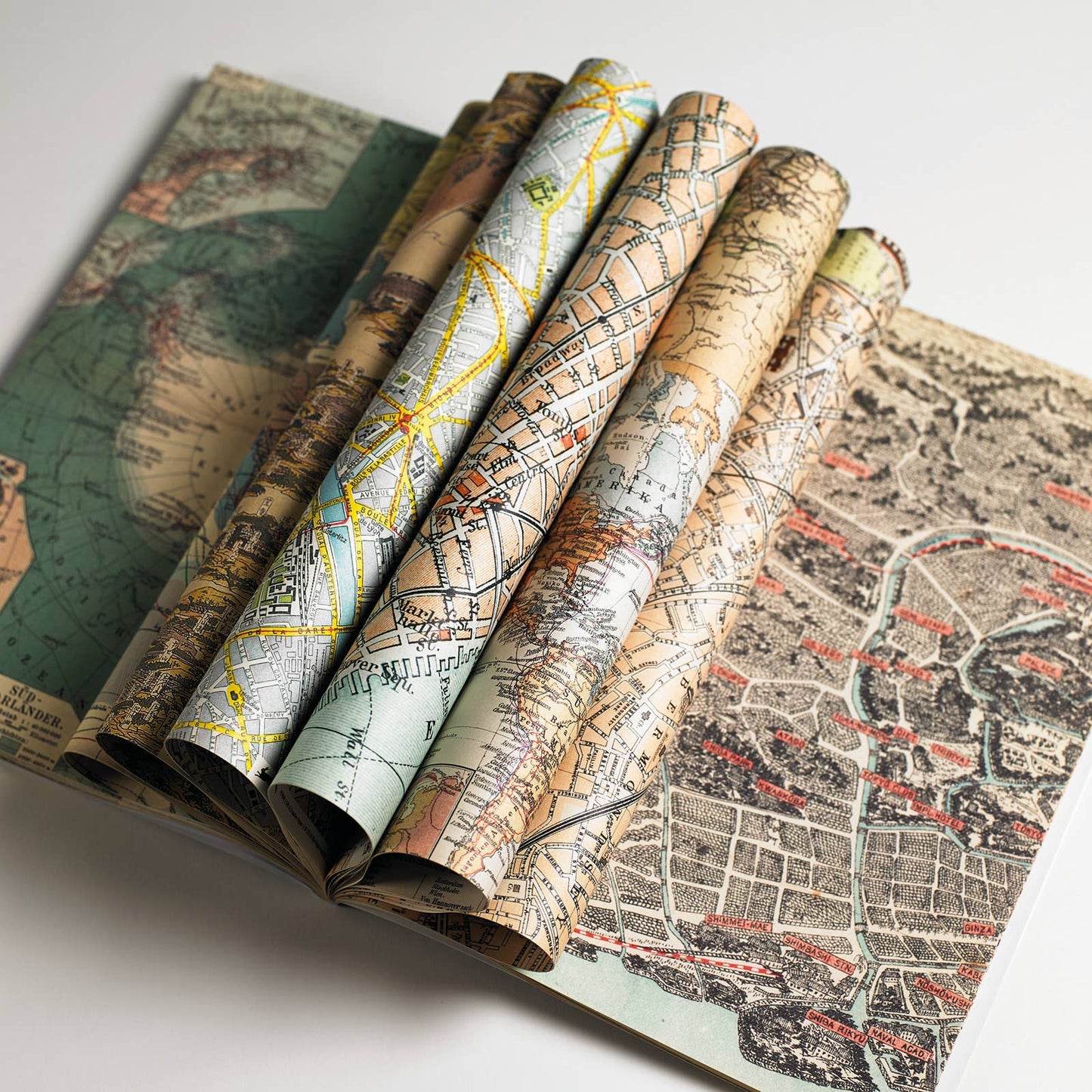 Maps Gift & Creative Paper Book Vol. 60